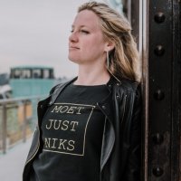 Sweater 'Moet Just Niks' - Vrouw/Zwart