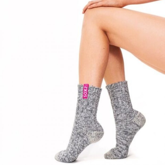 Giftbox Grijze wollen sokken kuithoogte, Bubble Gum label - Soxs